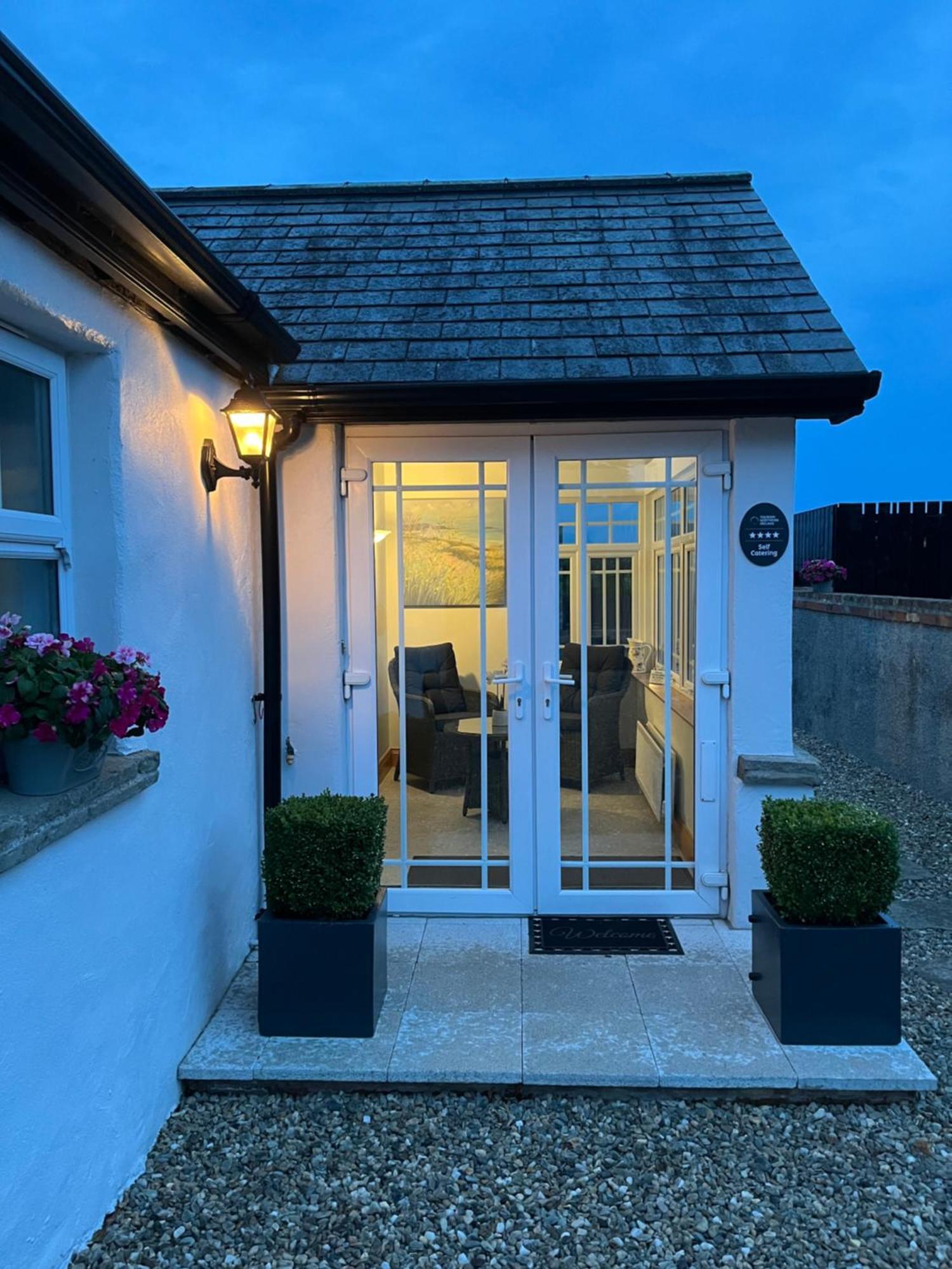 The Cottage At Ashbrook - Charming Country Cottage Near Belfast Exterior photo